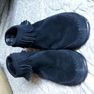 Black leather fringe bootie moccasin size 9m